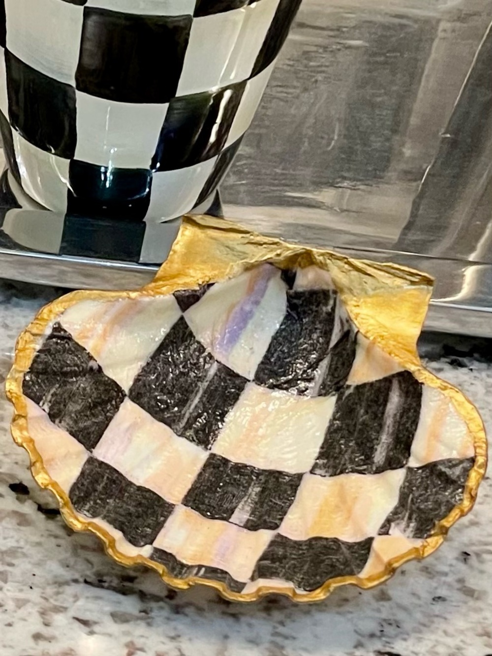 Hand Crafted Courtly Check Trinket Shell Dish 5”